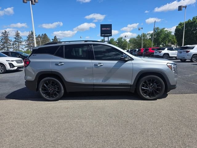 Used 2023 GMC Terrain SLT w/ Elevation Edition FWD image 2