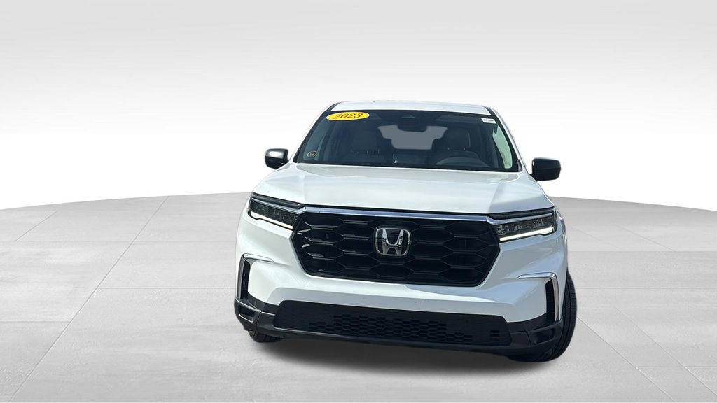 Used 2023 Honda Pilot LX image 2