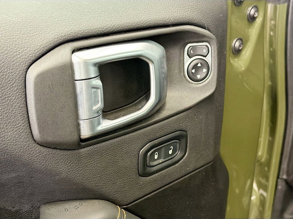 Used 2024 Jeep Wrangler Unlimited Sahara w/ Technology Group image 17