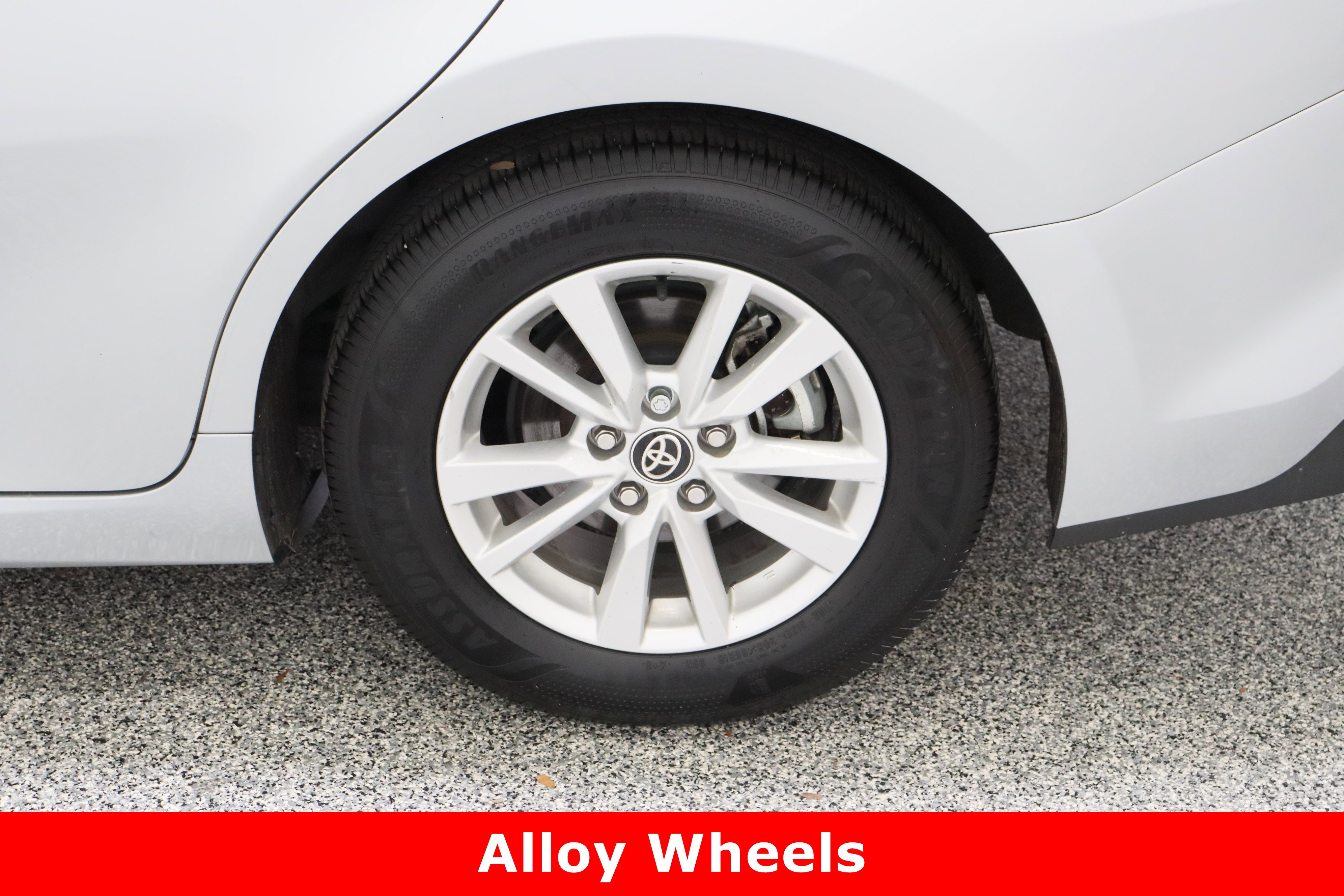 Used 2025 Toyota Camry LE FWD image 10