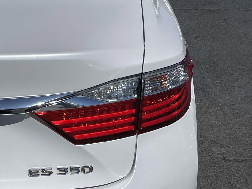 Used 2014 Lexus ES 350 350 w/ Luxury Package image 17