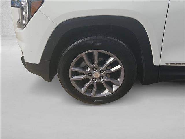Used 2024 GMC Terrain SLT image 24