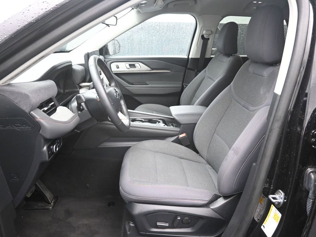 Used 2025 Ford Explorer Active image 18