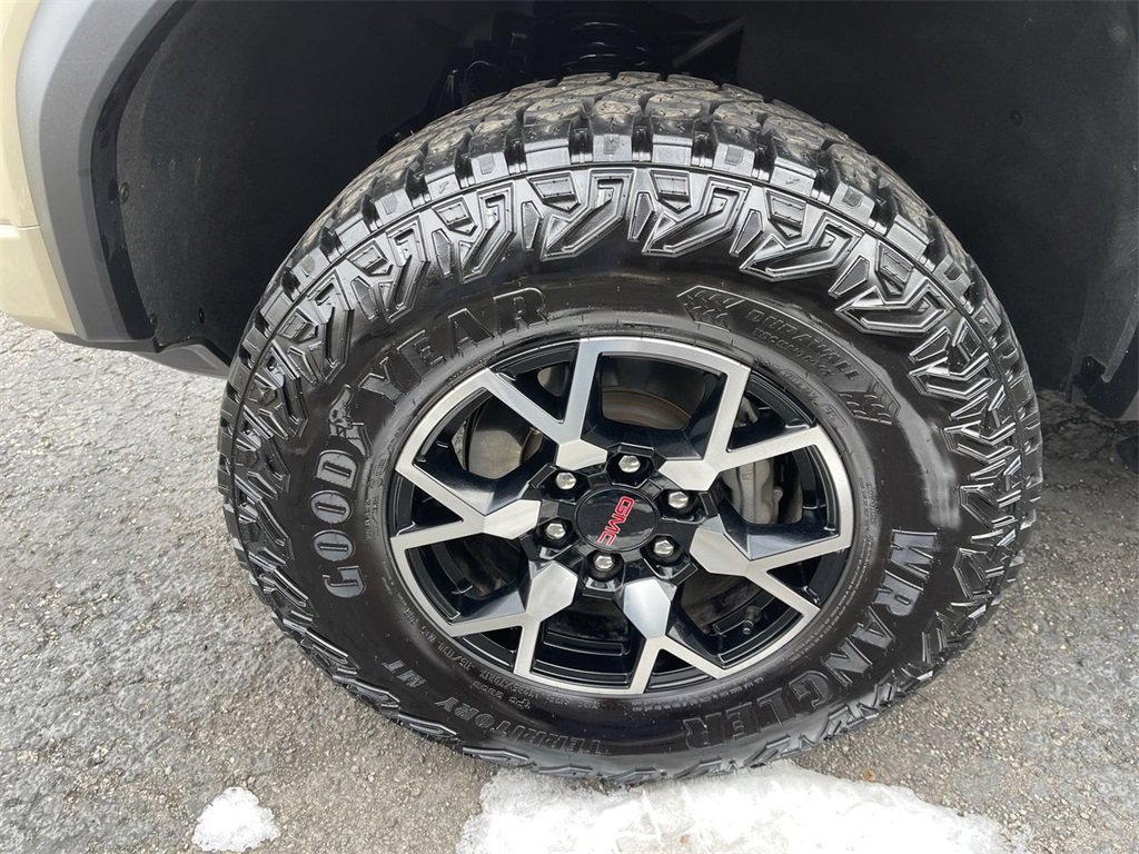 Used 2024 GMC Canyon AT4X image 2