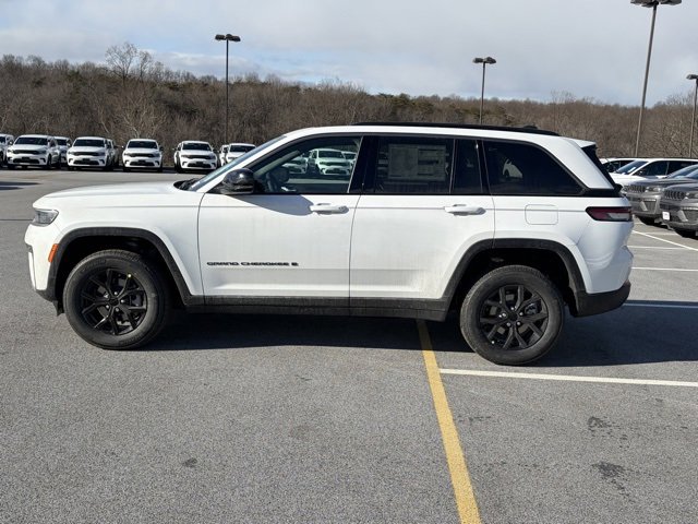 New 2026 Jeep Grand Cherokee Laredo image 4