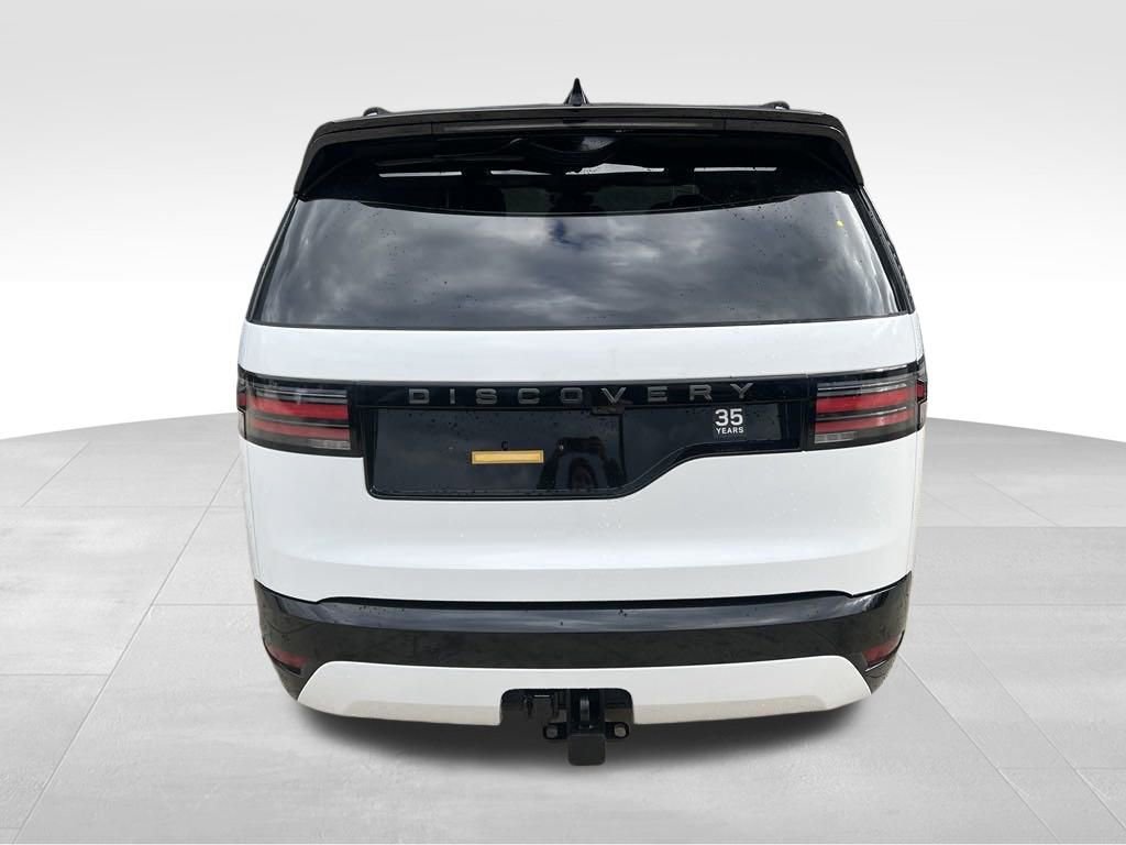 New 2025 Land Rover Discovery Dynamic SE image 8