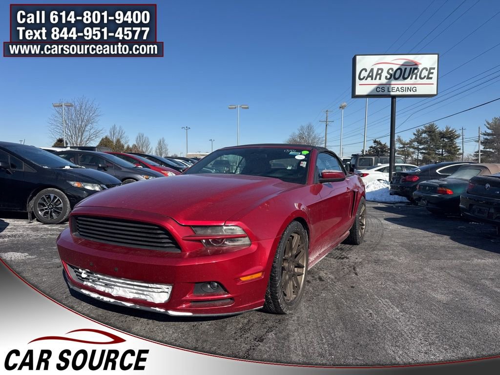 Used 2013 Ford Mustang Convertible image 1