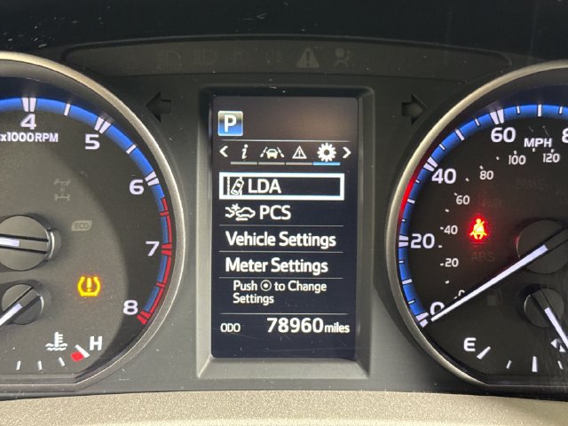 Used 2018 Toyota RAV4 LE w/ All Weather Liner Package AWD/4WD image 27