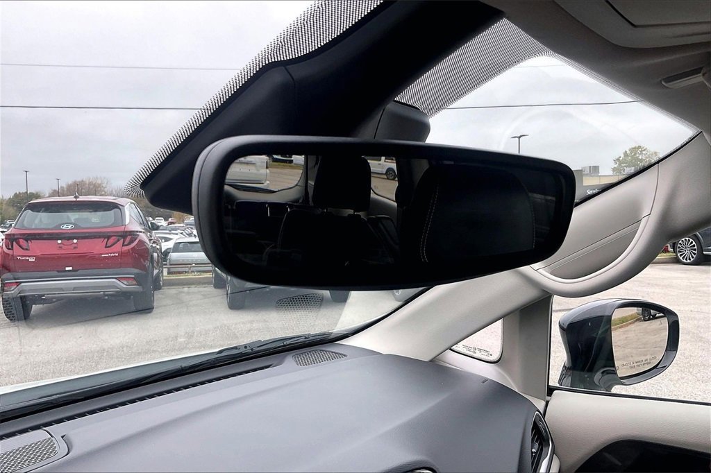 Used 2024 Chrysler Pacifica Touring-L image 26