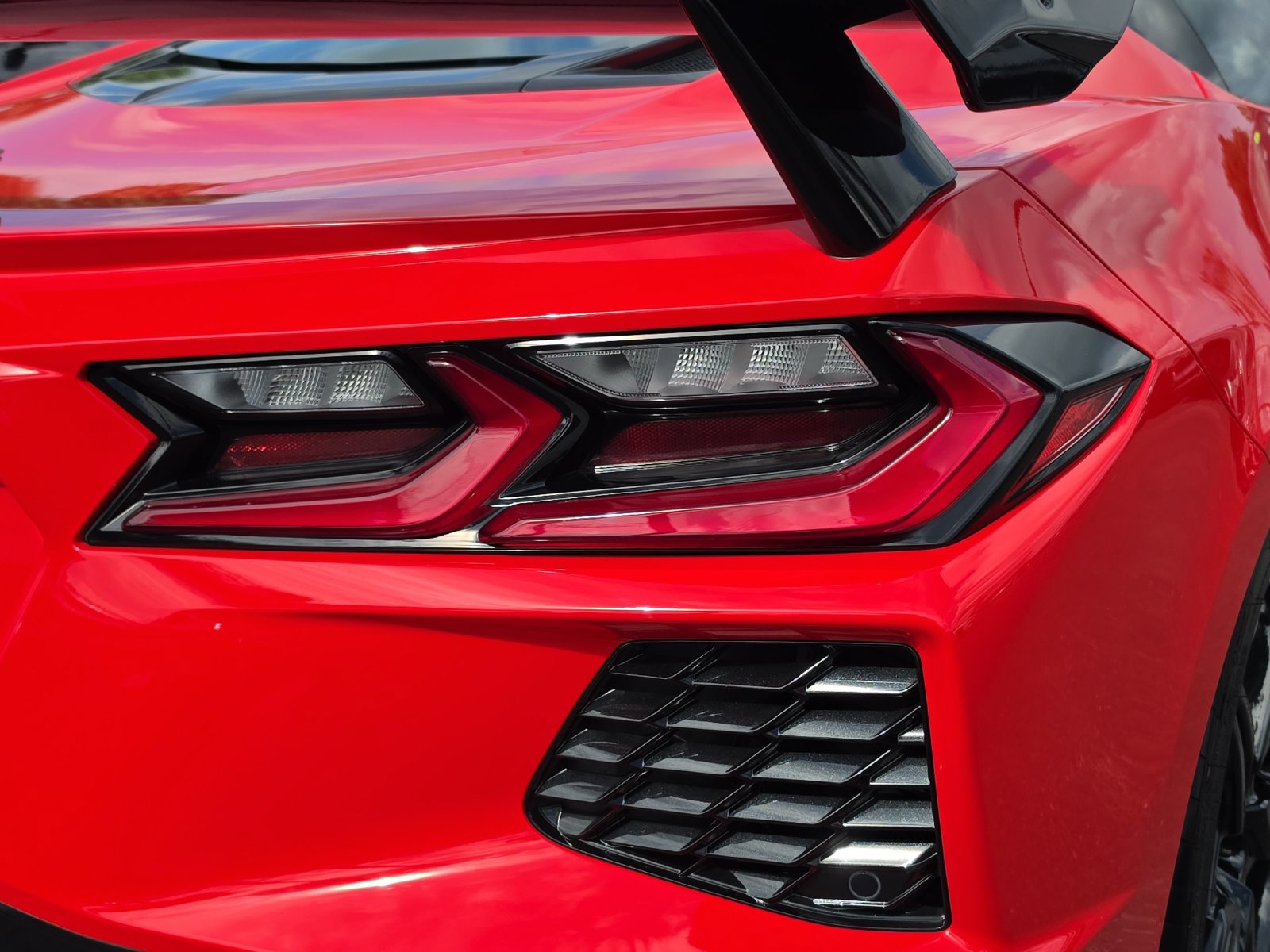 Used 2023 Chevrolet Corvette Stingray Preferred Cpe w/ Engine Appearance Package RWD image 7