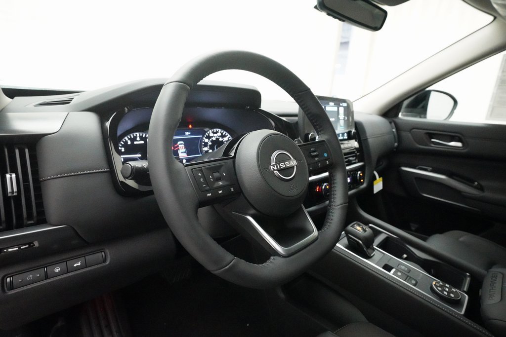 Used 2025 Nissan Pathfinder SL image 8