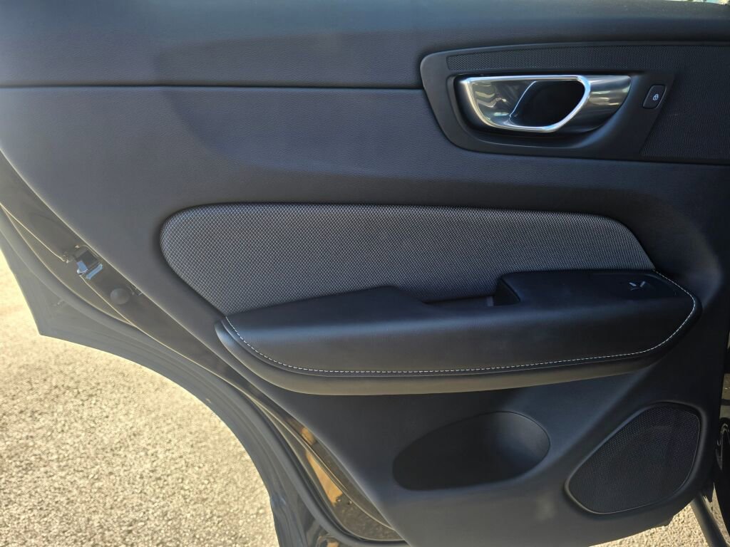 Used 2022 Volvo XC60 T8 R-Design w/ Advanced Package image 19