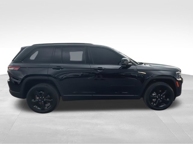 Used 2024 Jeep Grand Cherokee Limited w/ Black Appearance Package AWD/4WD image 9