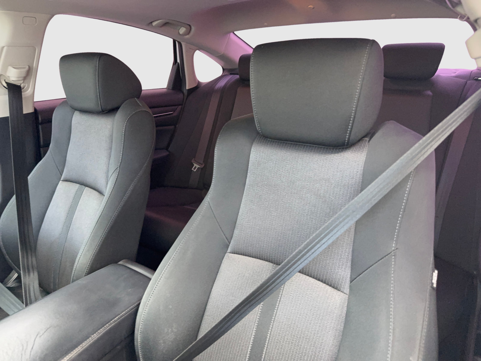 Used 2018 Honda Accord EX image 32