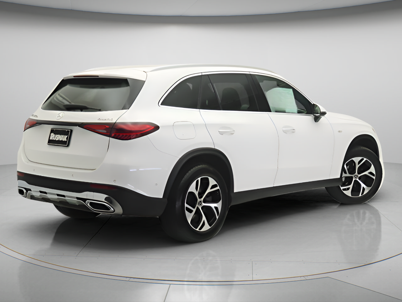Used 2025 Mercedes-Benz GLC 350e 4MATIC image 4