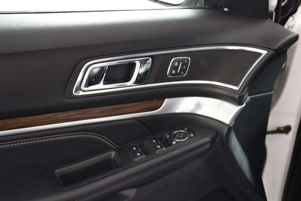 Used 2018 Ford Explorer Limited w/ Equipment Group 301A AWD/4WD image 15