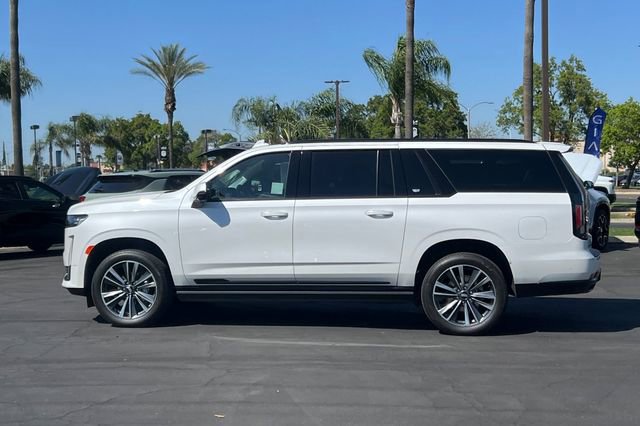 Used 2024 Cadillac Escalade ESV Sport Platinum w/ LPO, ONYX Package image 7