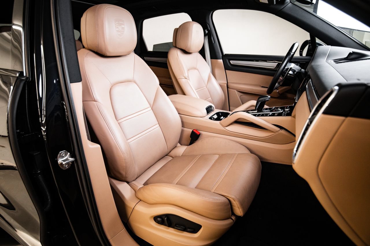 Certified 2023 Porsche Cayenne Platinum Edition AWD/4WD image 29