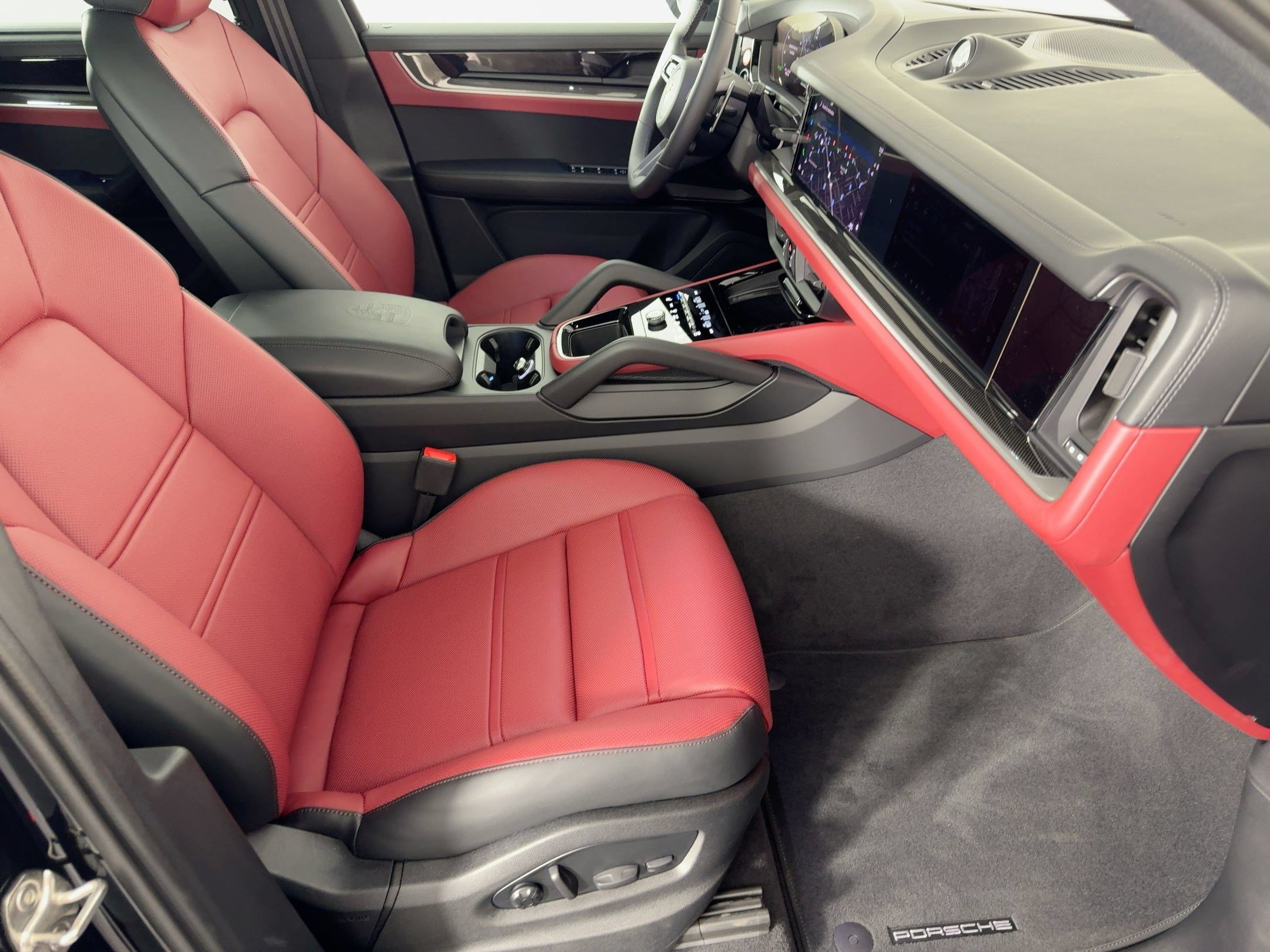 Certified 2025 Porsche Cayenne E-Hybrid AWD/4WD image 25