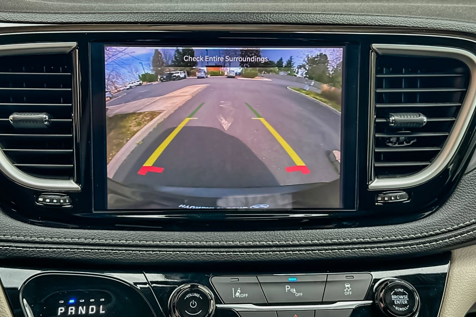 Used 2023 Chrysler Pacifica Touring-L image 26