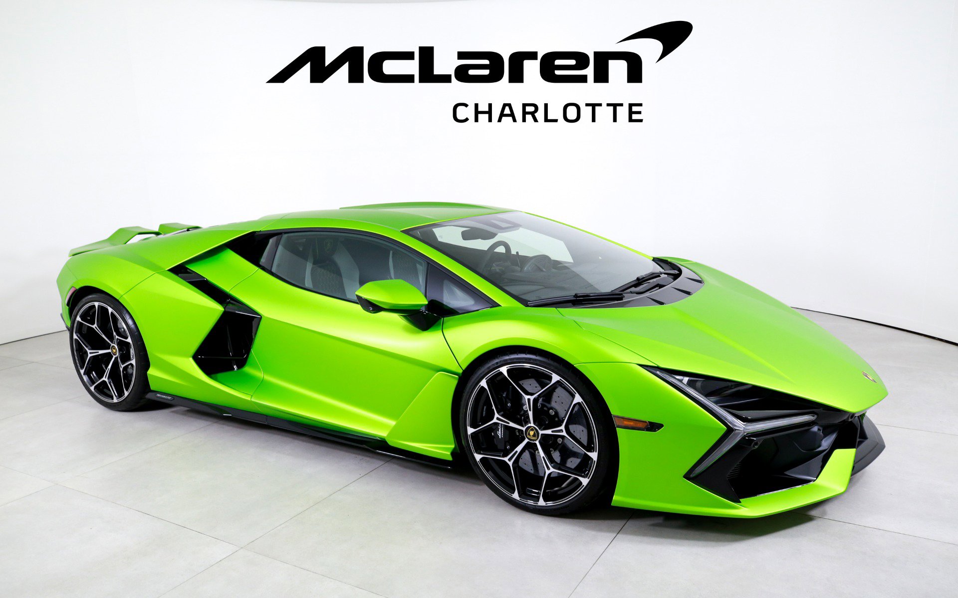 Used 2024 Lamborghini Revuelto image 2
