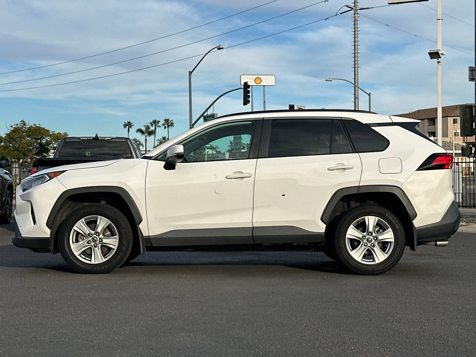 Used 2021 Toyota RAV4 XLE image 2