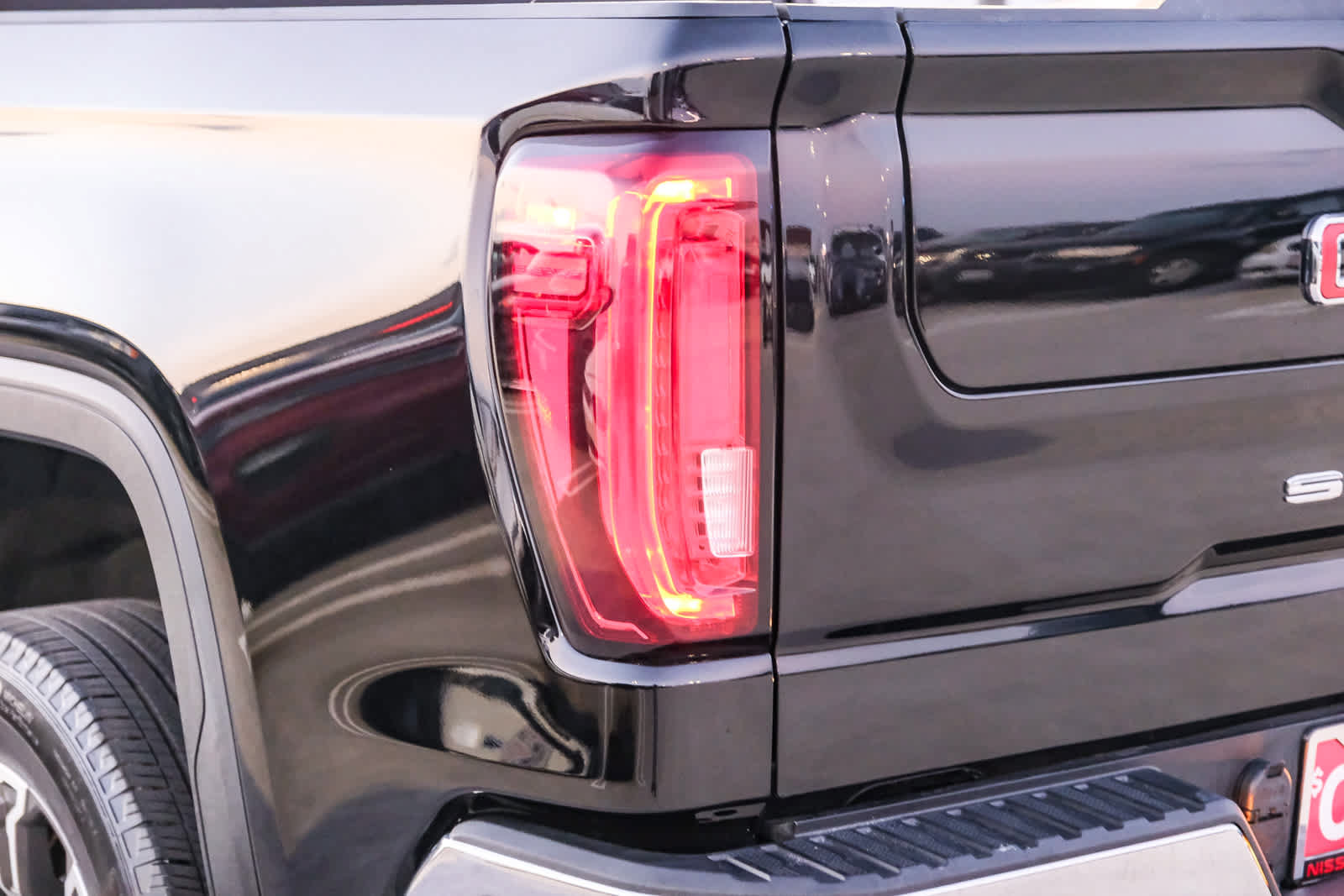 Used 2025 GMC Sierra 1500 SLT RWD image 7
