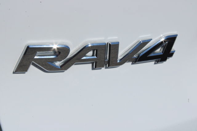 Used 2022 Toyota RAV4 XLE FWD image 7