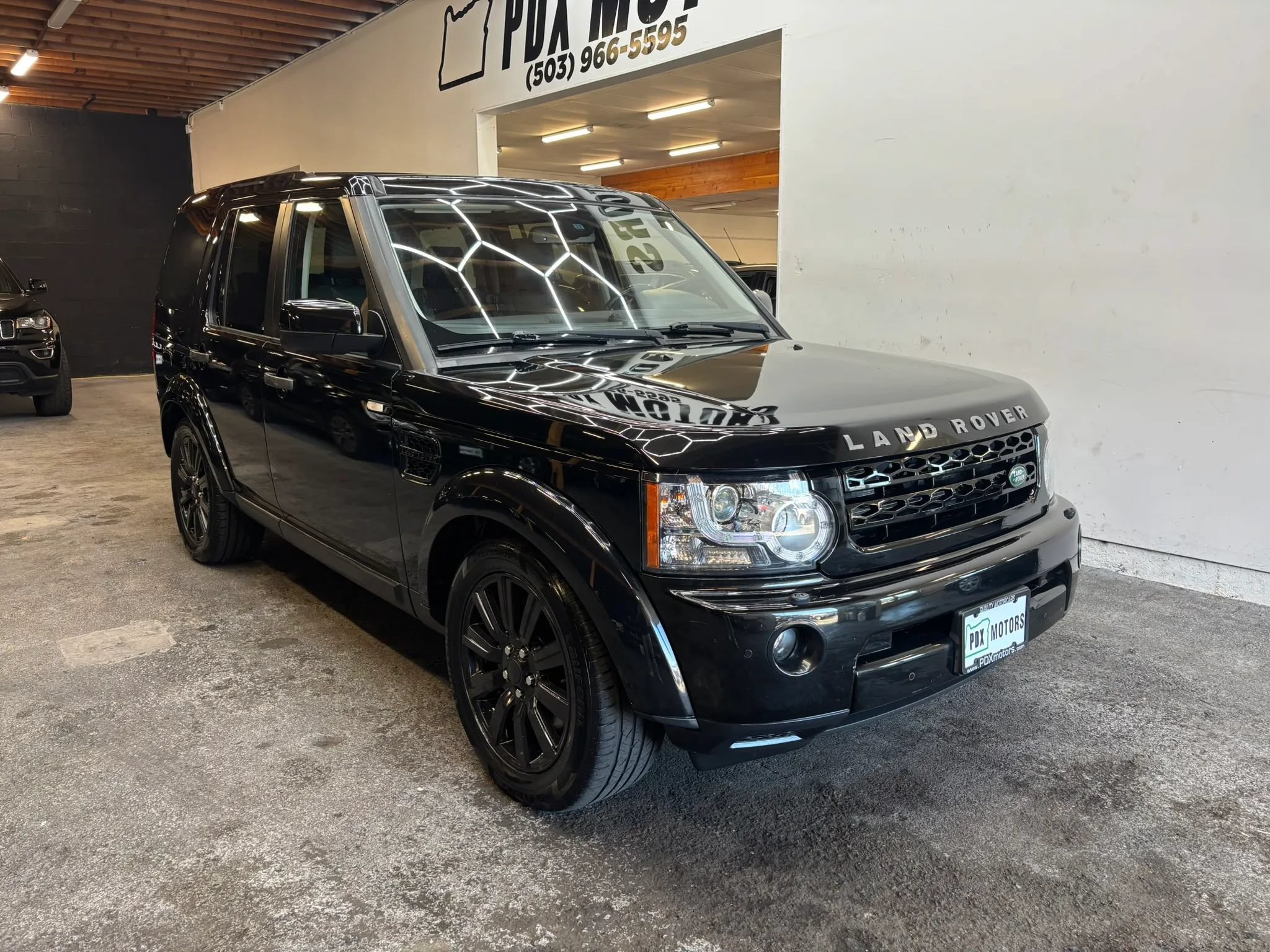 Used 2013 Land Rover LR4 HSE AWD/4WD image 2