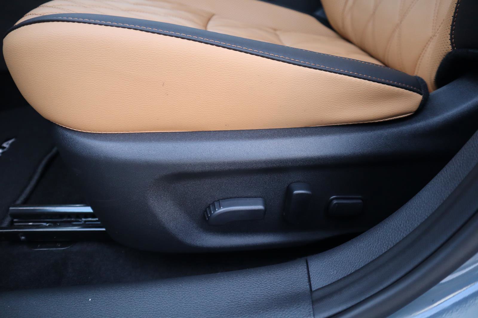 Used 2025 Nissan Sentra SV w/ SV Premium Package image 17