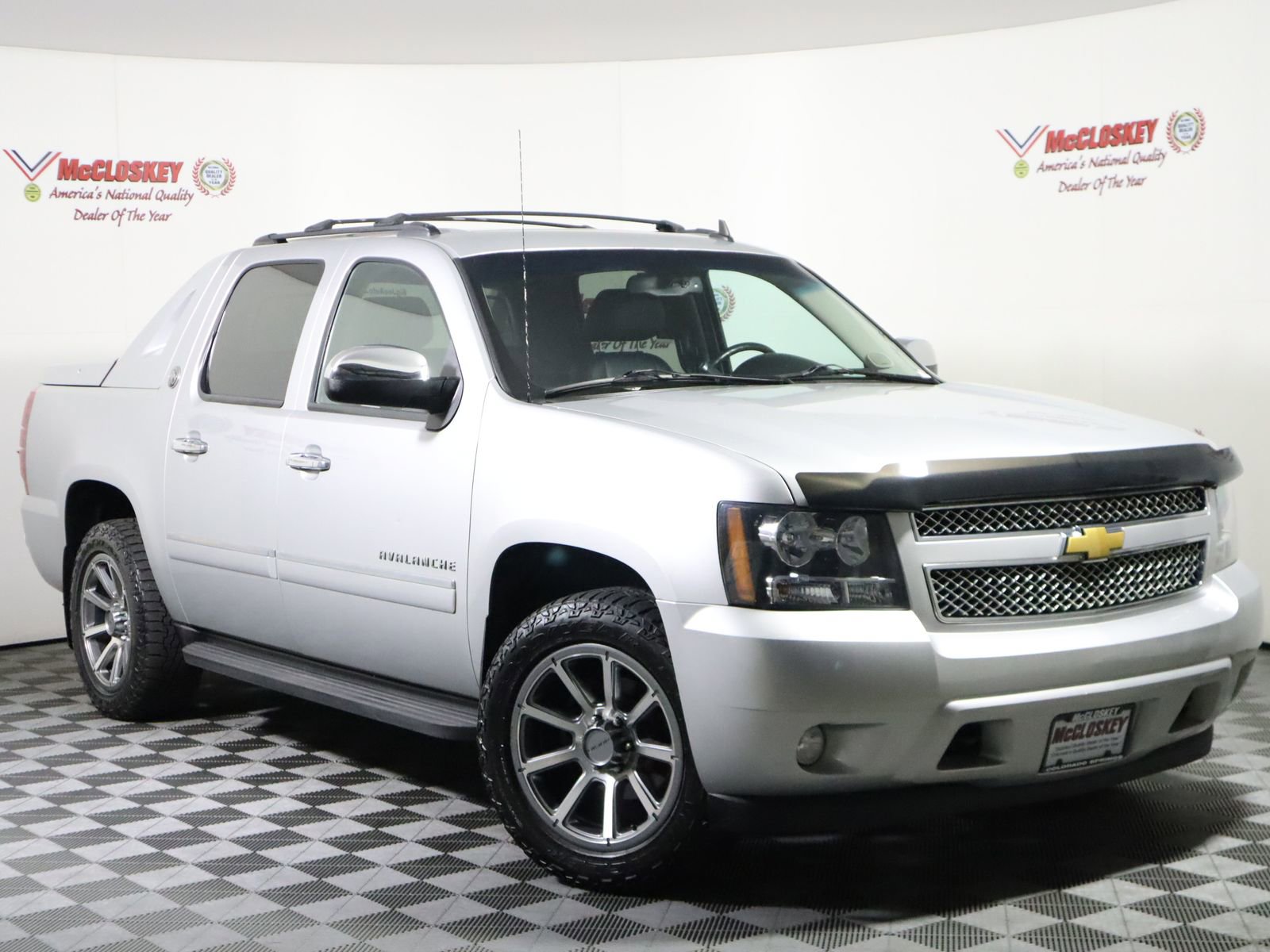 Used 2013 Chevrolet Avalanche LTZ image 2