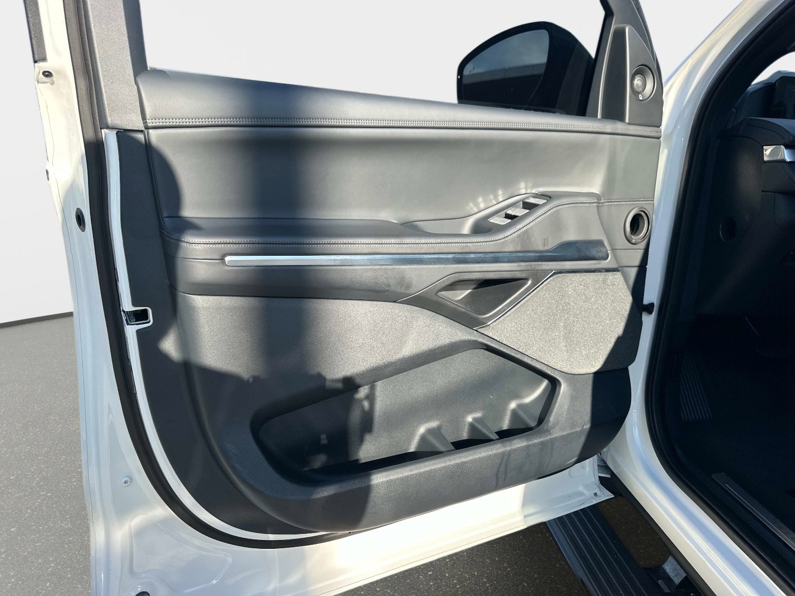 Used 2025 Lincoln Navigator Reserve w/ Jet Appearance Package image 18