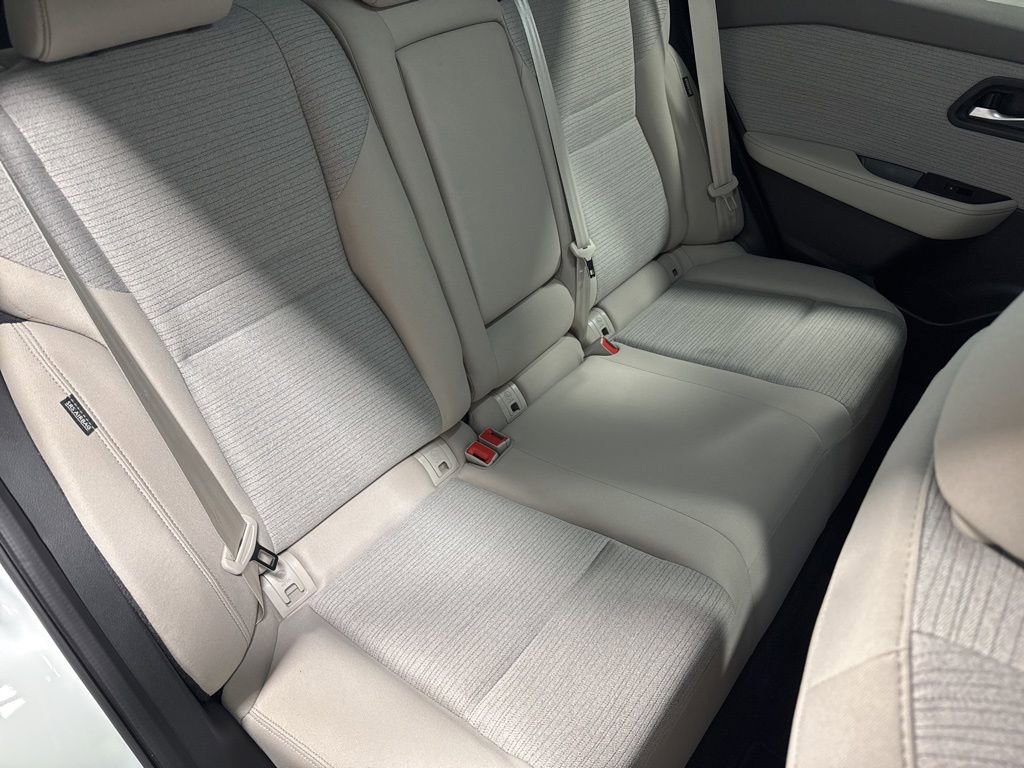 Used 2023 Nissan Rogue SV image 12