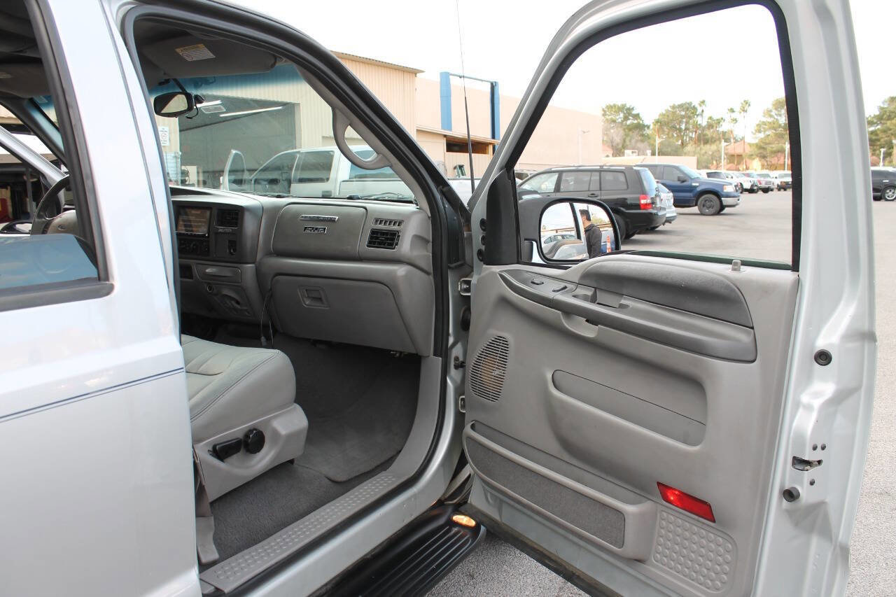 Used 2001 Ford Excursion XLT image 35