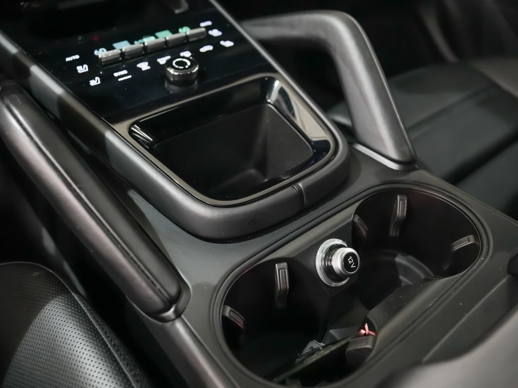 Certified 2024 Porsche Cayenne AWD/4WD image 31