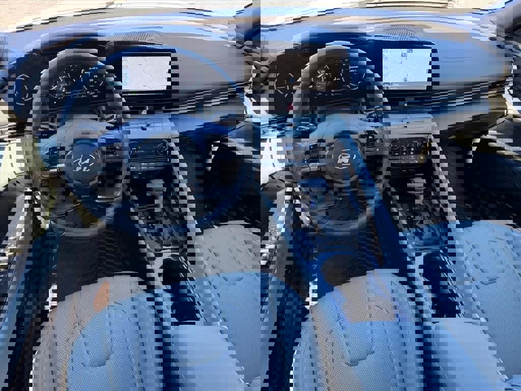 Used 2025 Hyundai Elantra Limited image 15