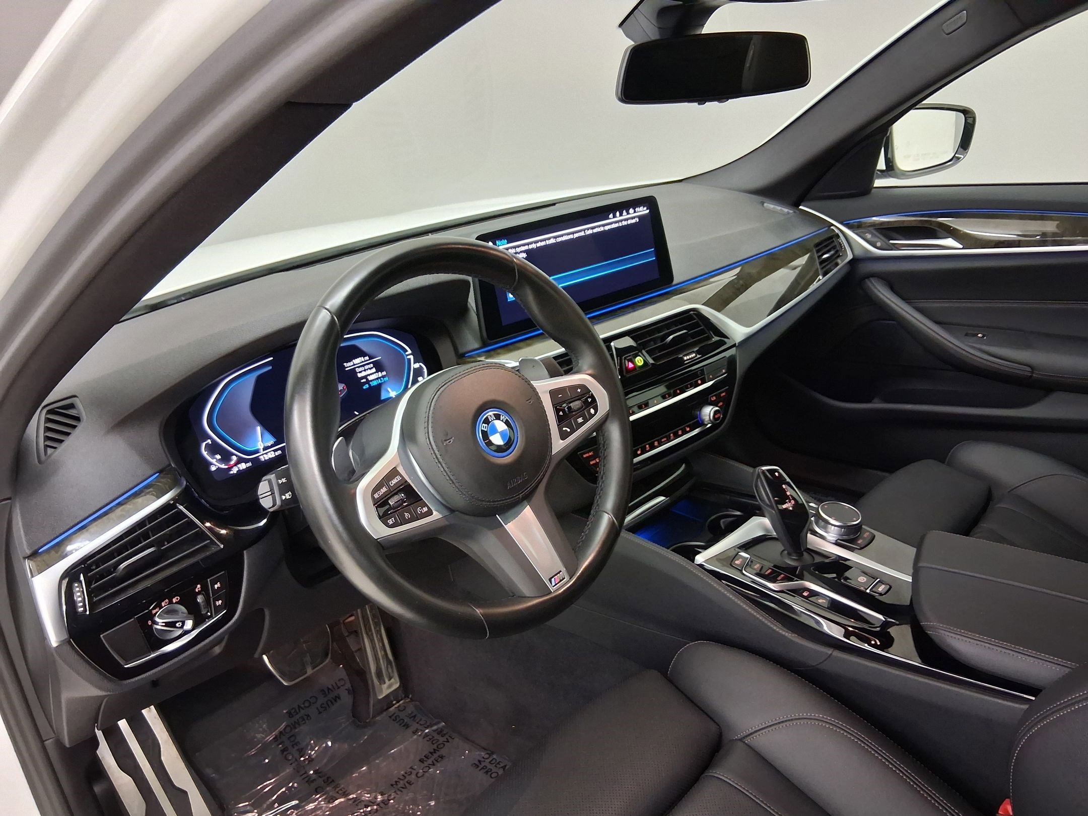 Certified 2023 BMW 530e 530e w/ M Sport Package image 2