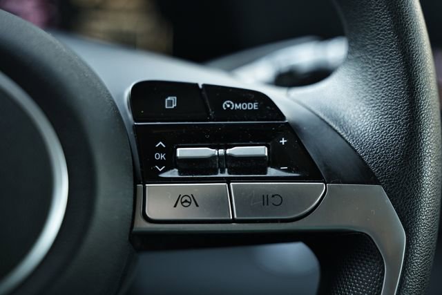 Used 2023 Hyundai Elantra SEL w/ Preferred Accessory Package image 32