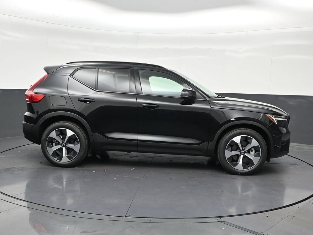 New 2026 Volvo XC40 B5 Plus w/ Protection Package Premier AWD/4WD image 6