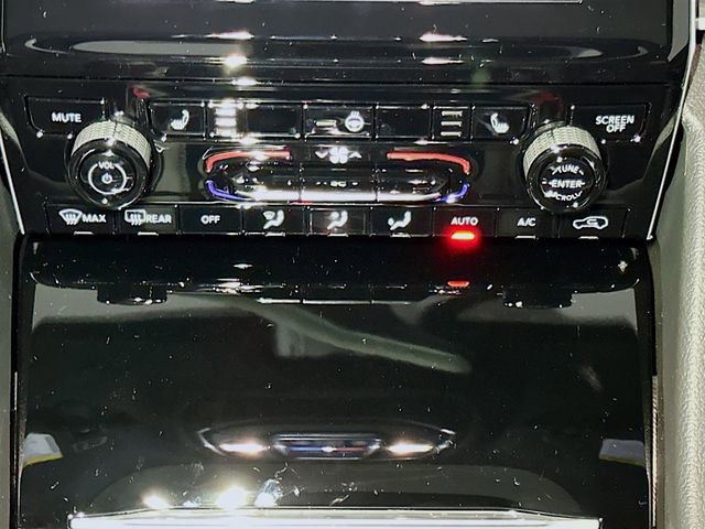 New 2025 Jeep Grand Cherokee Altitude image 10