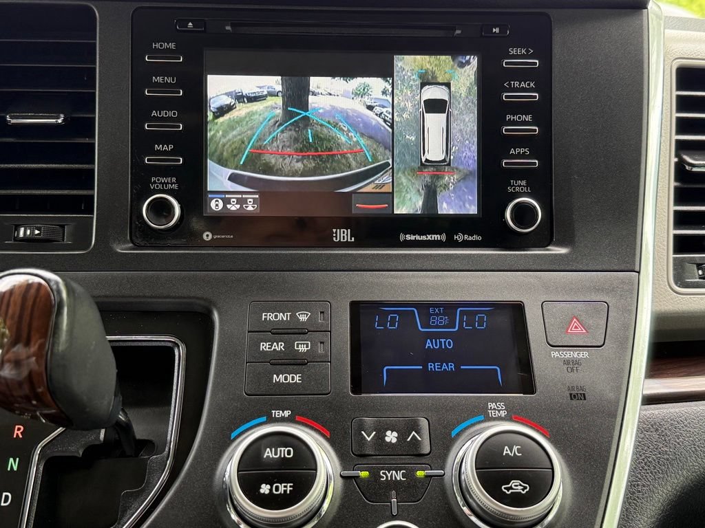 Used 2018 Toyota Sienna Limited Premium FWD image 41