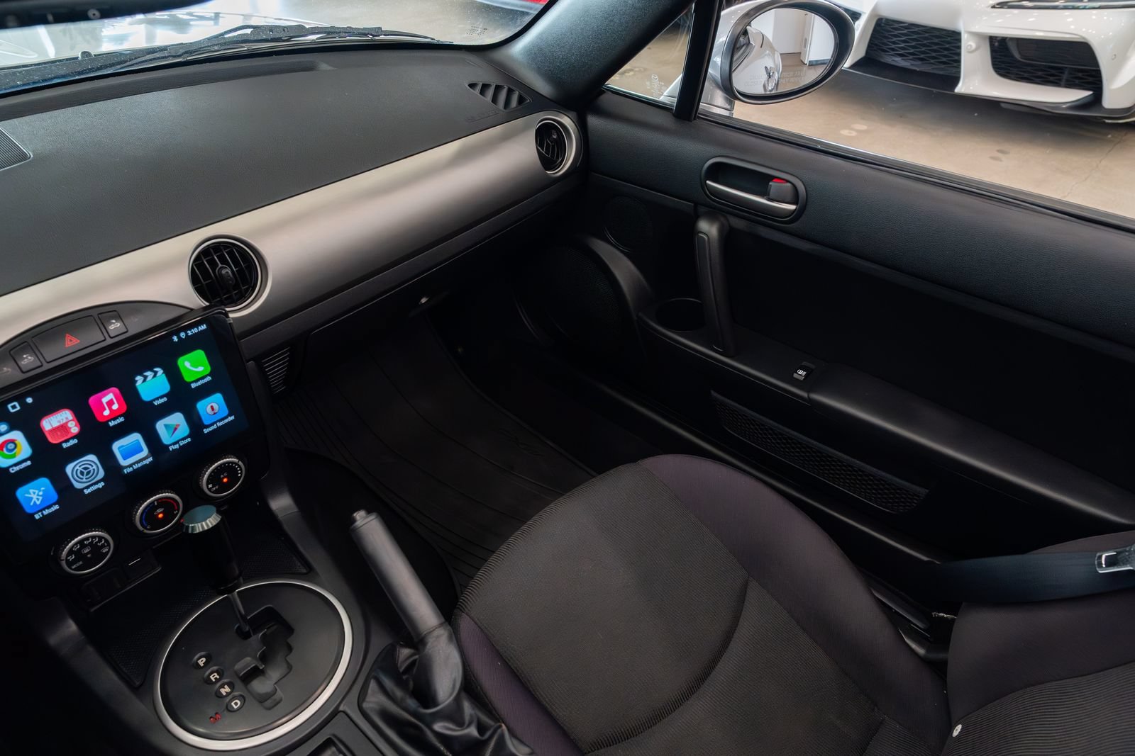 Used 2010 MAZDA MX-5 Miata Touring RWD image 12