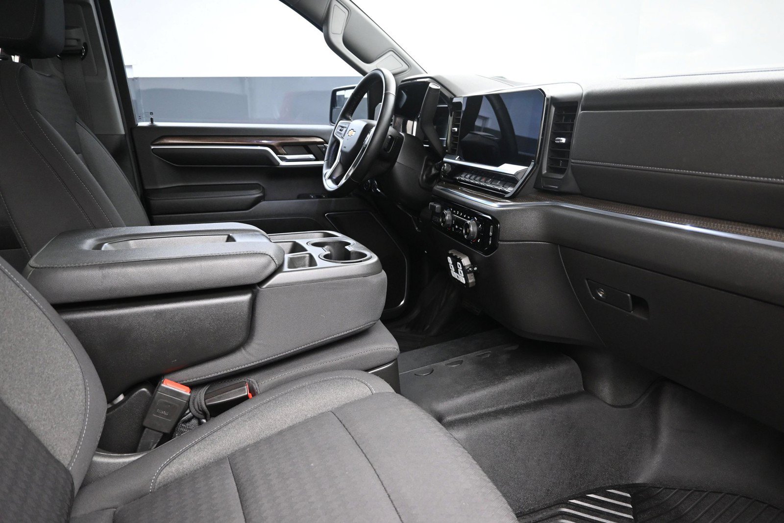Used 2023 Chevrolet Silverado 1500 LT AWD/4WD image 25