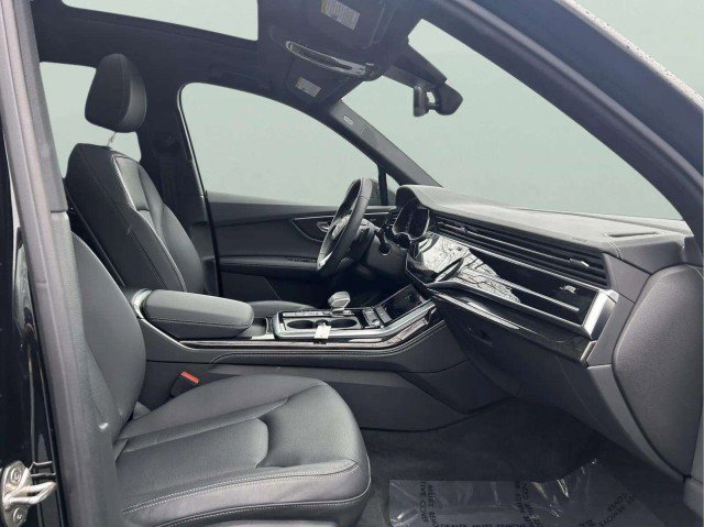 Certified 2025 Audi Q7 3.0T Premium Plus image 27