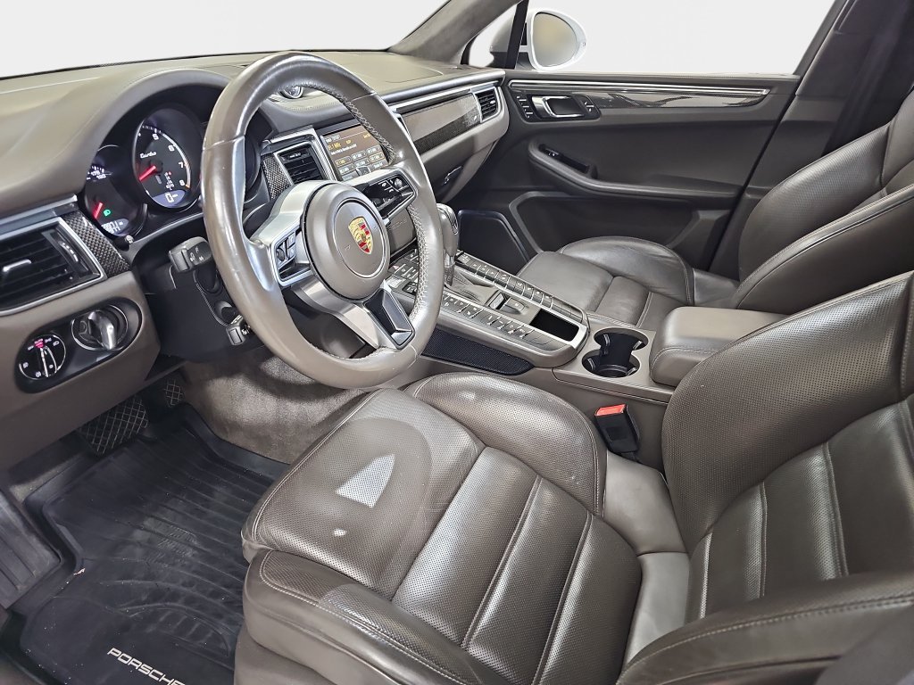 Used 2016 Porsche Macan Turbo AWD/4WD image 19