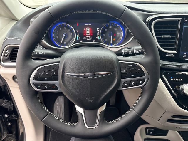 Used 2024 Chrysler Pacifica Touring-L image 22