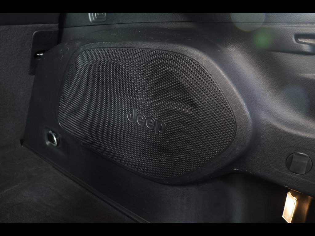 Used 2021 Jeep Cherokee Limited image 25