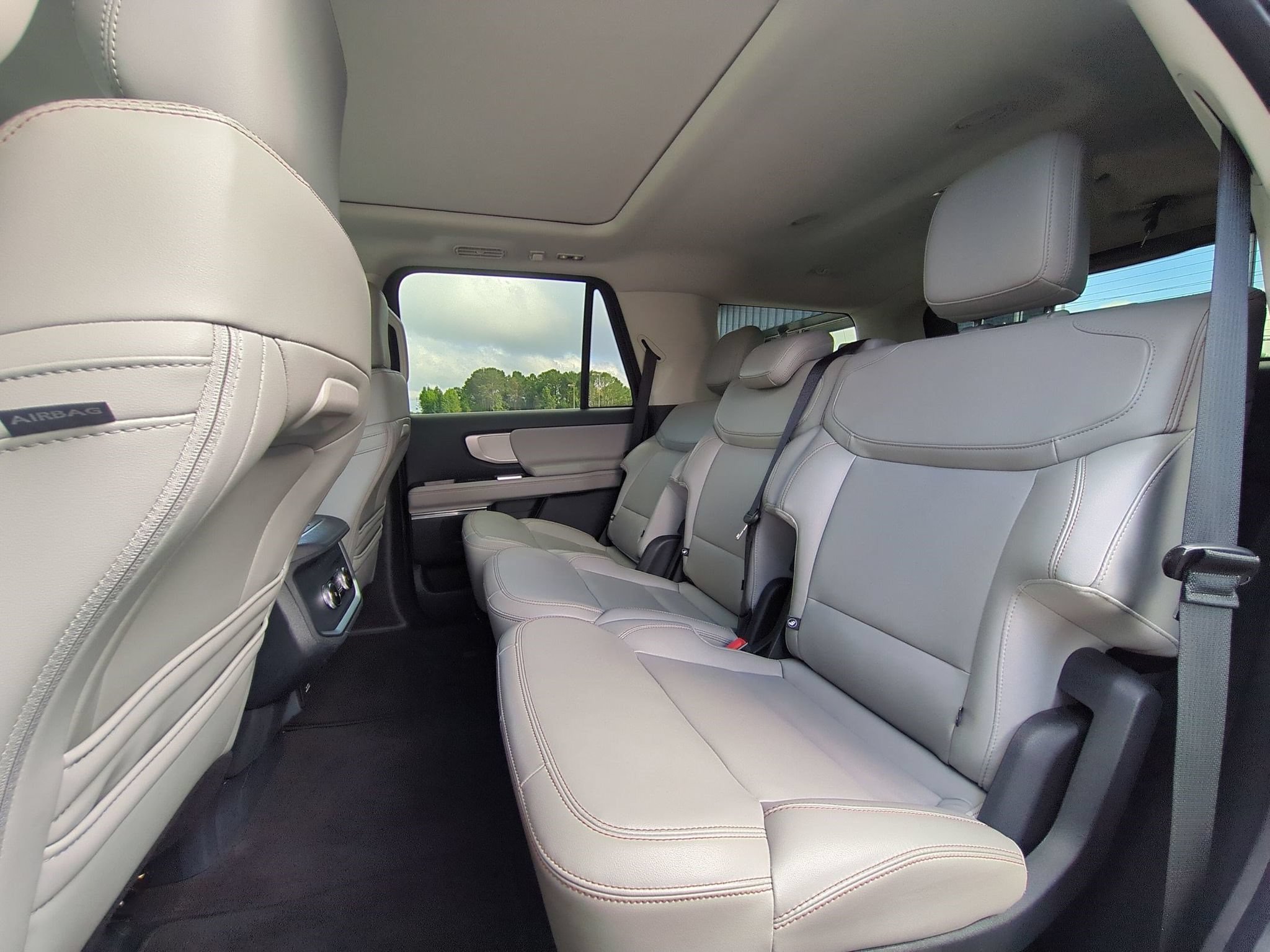 Certified 2025 Ford Expedition Active AWD/4WD image 28