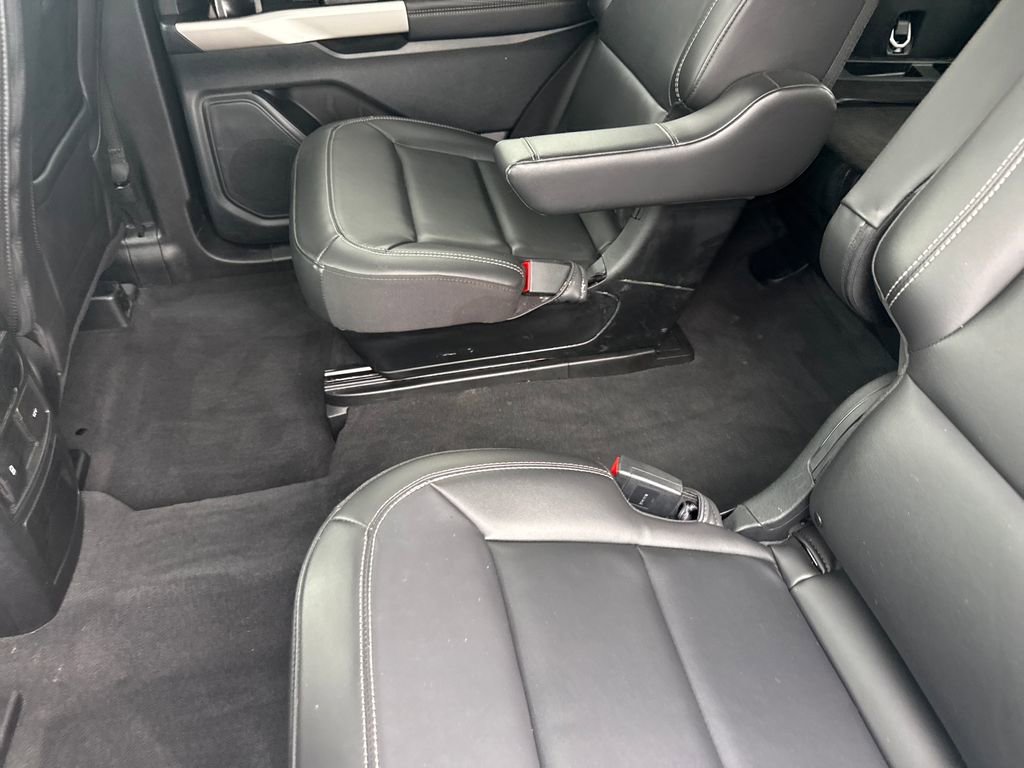 Used 2023 Ford Explorer XLT w/ Equipment Group 202A image 17