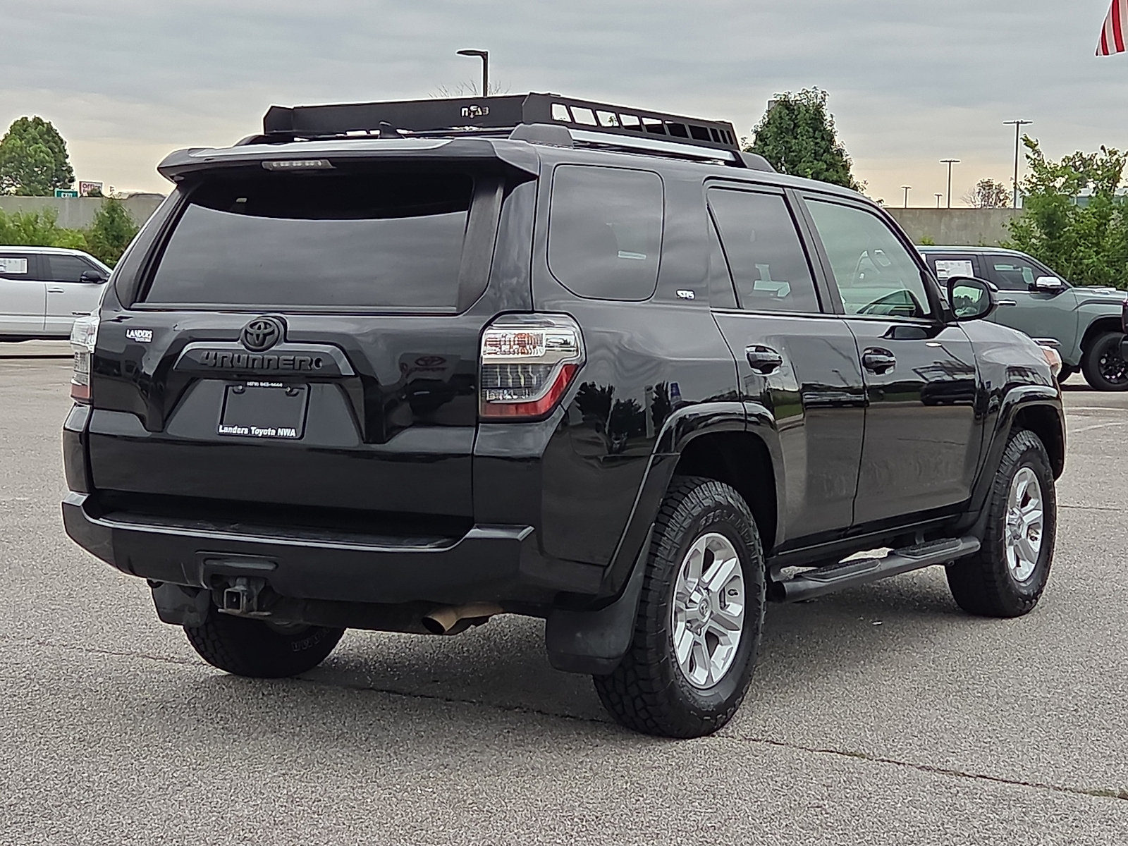 Used 2019 Toyota 4Runner SR5 AWD/4WD image 5